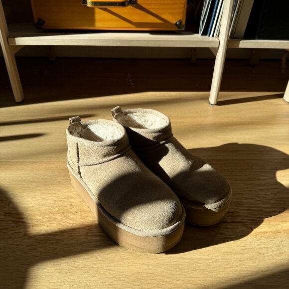 UGG CLASSIC ULTRA MINI PLATFORM | Women Size US6 - Picture 2 of 6